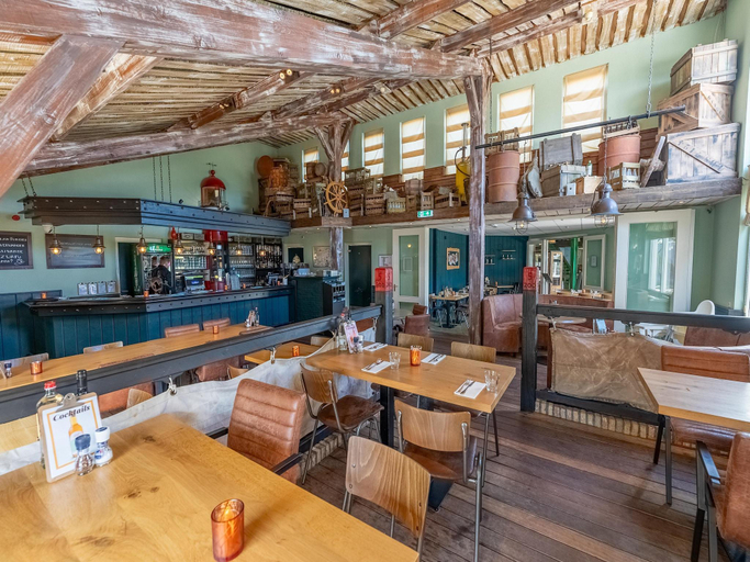 Food & Drinks 4, Villa with Pet Access, Ameland