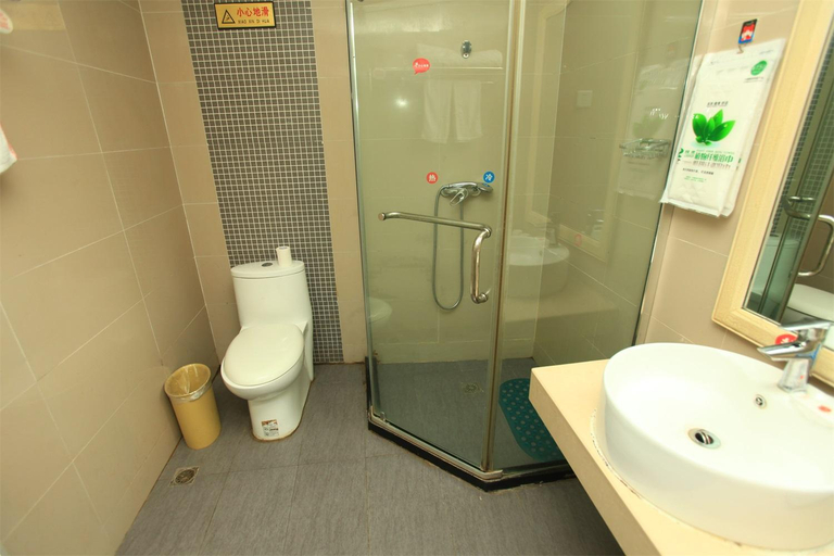 Bathroom 2, Huayi Hotel, Ya'an