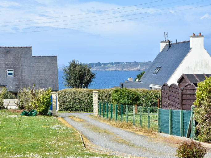 View 3, Seaside Villa with Pool in Moëlan, Finistère