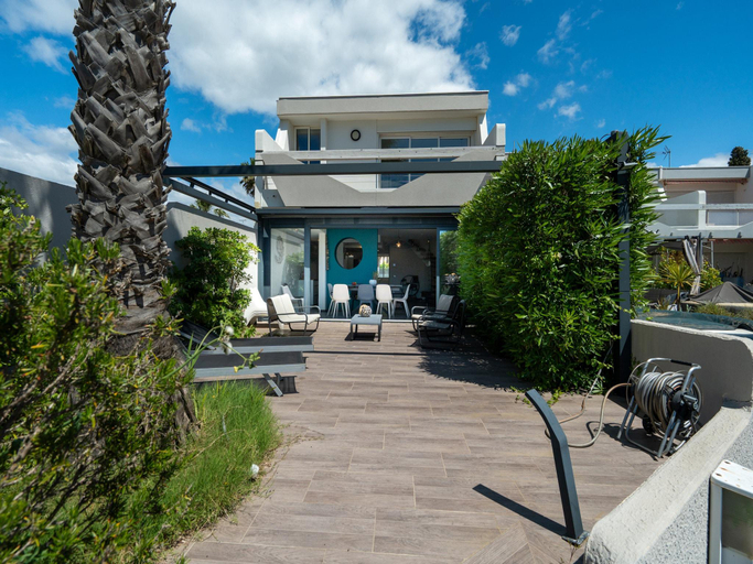 Others 5, Villa in Le Grau du Roi with Stunning Sea Views, Gard
