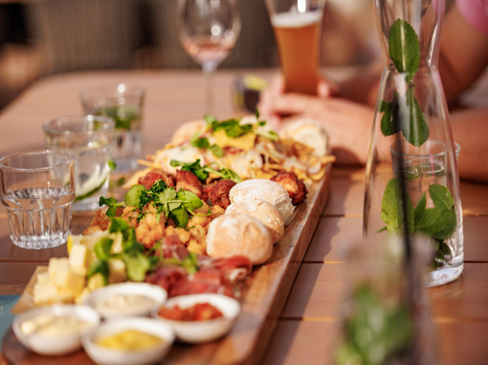 Food & Drinks 5, Spacious Villa by the Sea, Sluis