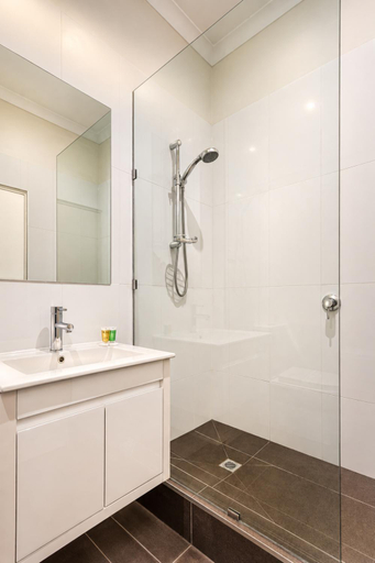 Bathroom 4, Crest on Barkly, Melbourne