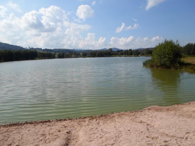 Surrounding environment 5, Lakefront Glamping w/ Pets, Vosges