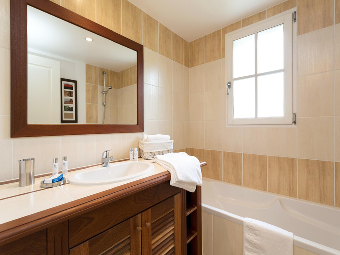 Bathroom 4, Serene Loire Valley Villa, Vendée