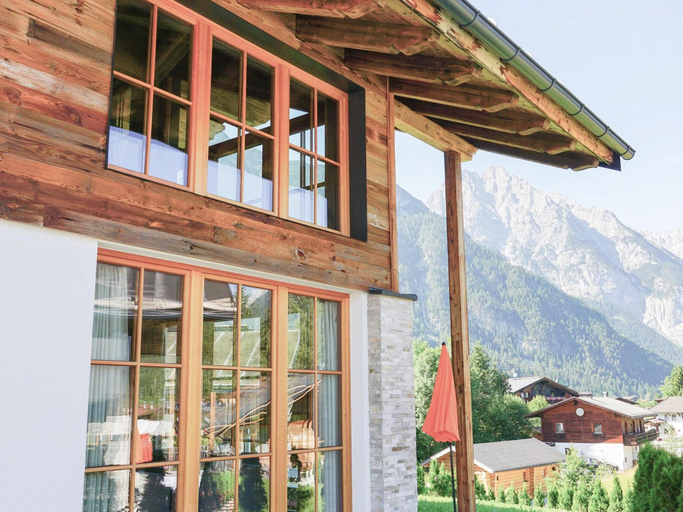 Exterior view 3, Luxury chalet with sauna in a willow roof, Innsbruck Land