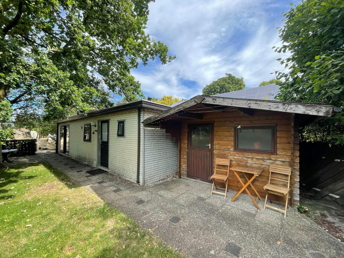 Others 2, Uden Chalet with Scenic Terrace, Uden
