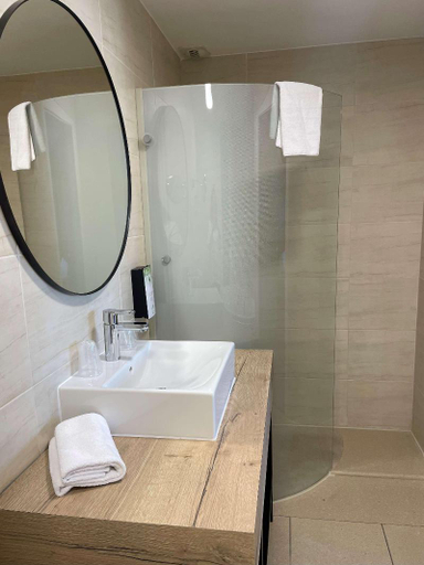 Bathroom 5, Campanile PRIME - Montpellier Ouest Croix d’Argent, Hérault