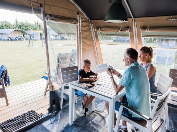 Restaurant 4, Lakefront Glamping w/ Pets, Vosges