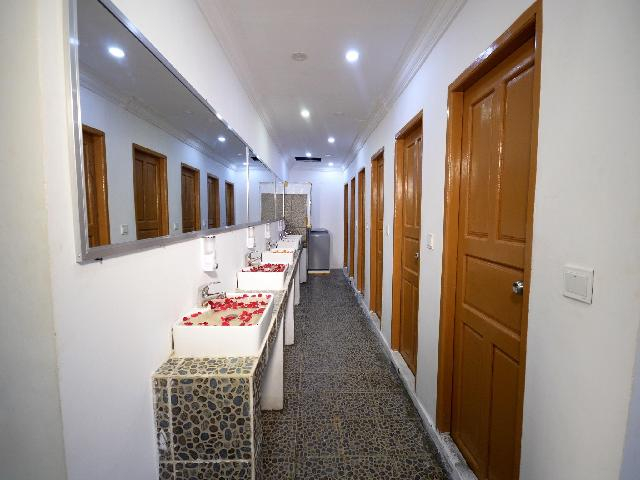 Bathroom, ABC Hostel Innle, Taunggye