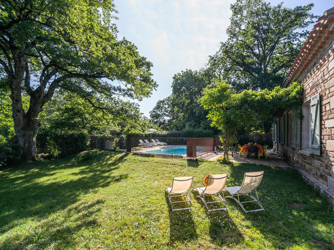 Garden 5, Stone House St Denis with Pool & Views, Aude