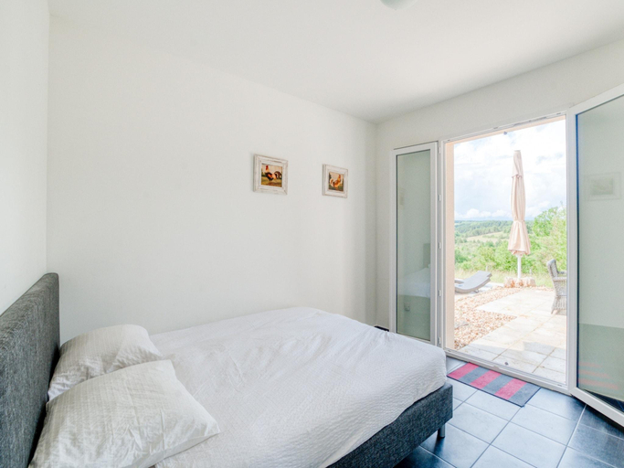 Bedroom 2, Villa in Aquitaine with Pool & BBQ, Dordogne