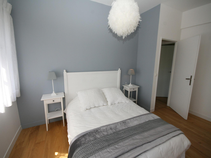 Bedroom 2, Luxurious Villa in Pont-Aven with Private Pool, Finistère