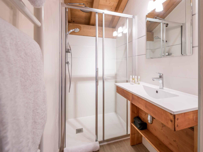 Bathroom 4, Chalet in Val d'Isère with Alpine Views, Savoie