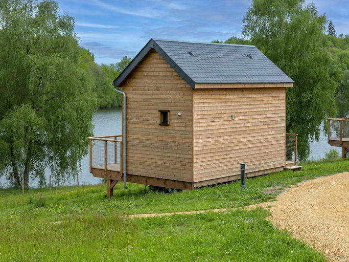 Exterior view 2, Cabin near Meyrignac Lake, Corrèze