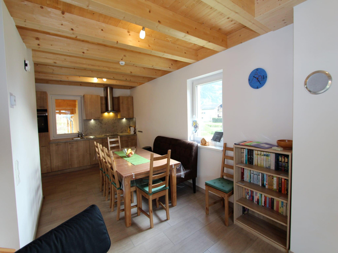 Food & Drinks 5, Chalet in Kotschach Near Ski Slopes & Sauna, Hermagor