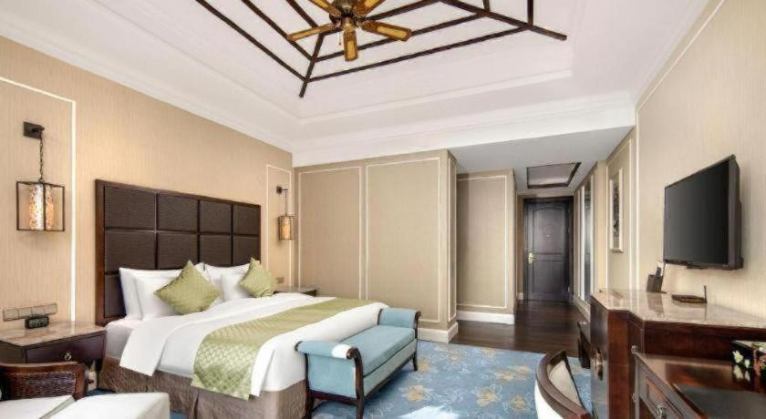 Bedroom 3, Wuxi Tai Hu Hotel, Wuxi