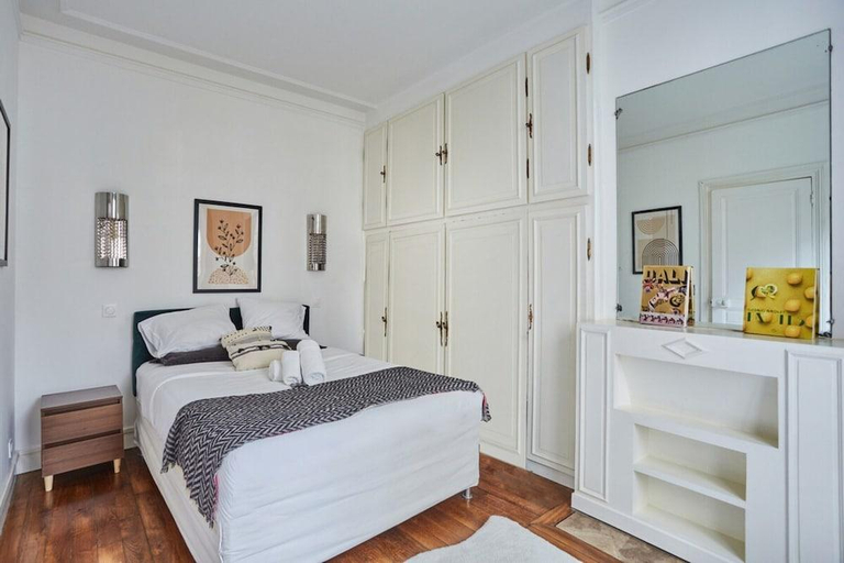 Others 5, Eiffel Tower Terrace Apartment, Paris