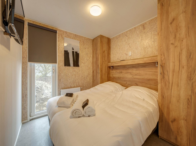 Bedroom 2, Chalet in Netherlands near the Beach, The Hague