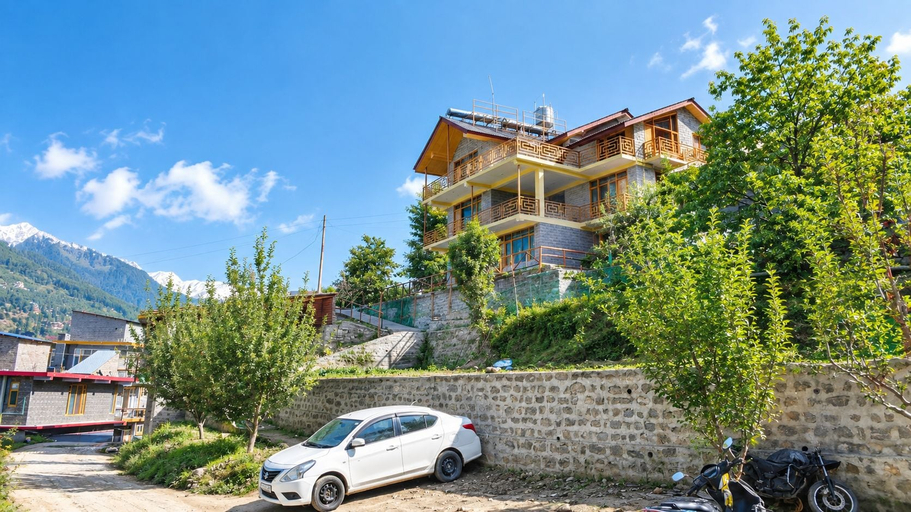 Front of property 5, Casa de Barro, Manali, Kullu