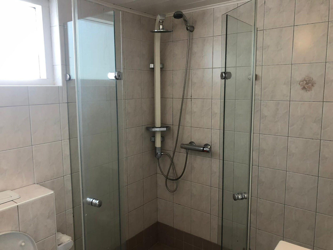 Bathroom 2, Holiday Home in Harderwijk near Veluwemeer, Harderwijk