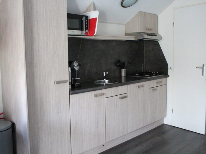 Others 5, Comfortable chalet near Park De Veluwe, Ede