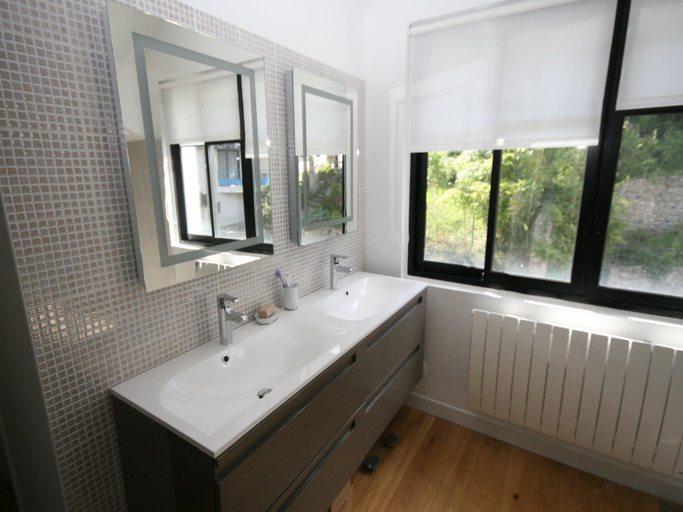 Bathroom 3, Luxurious Villa in Pont-Aven with Private Pool, Finistère