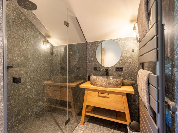 Bathroom 3, Cosy chalet in Wolting with natural swimming pond, Tamsweg