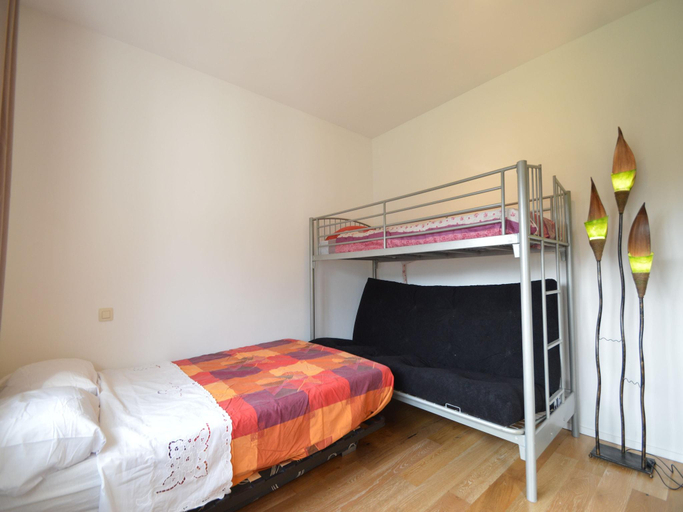 Bedroom 2, Relaxing Villa in Namur with Fenced Garden, Namur