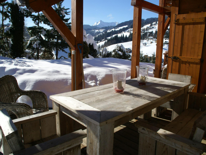 Others 4, Chalet in Les Gets with Ski-InSki-Out Access, Haute-Savoie