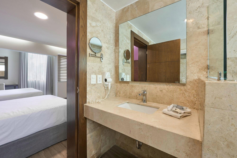 Bathroom 5, La Estancia, Zapopan