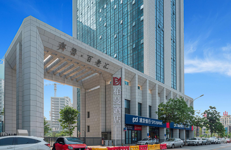Exterior & Views