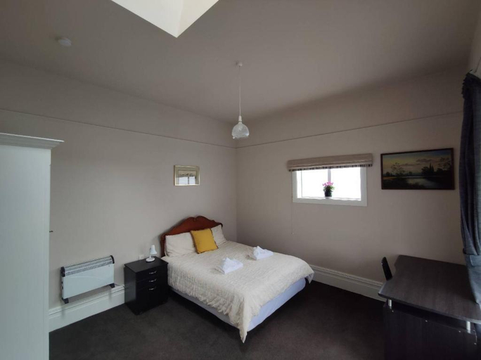 Bedroom, 5 Large Bedroom Villas Suitable for 10People (CBD), Christchurch