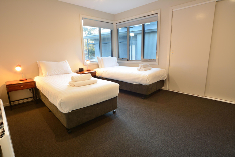 Bedroom 3, Oaks Lake Crackenback Resort, Snowy River