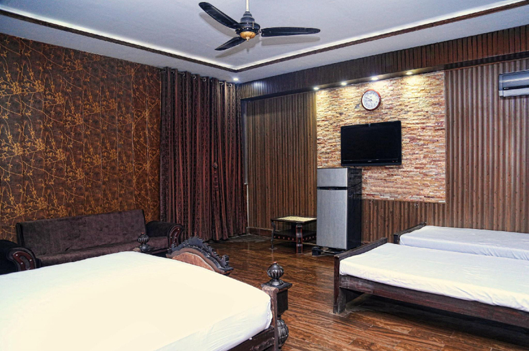 Bedroom 2, Hotel 12J, Lahore