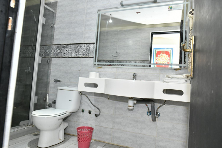 Bathroom 3, HOTEL SALIM, Casablanca