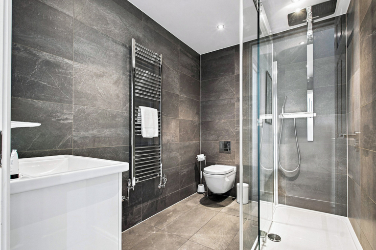 Bathroom 3, 2 Bedroom Service Apt in Artillery Lane, London