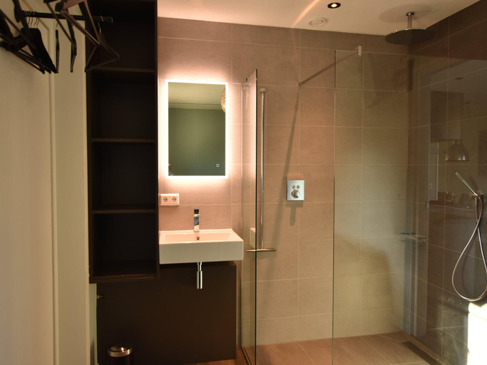 Bathroom 3, Villa in Schoorl with Garden, Bergen