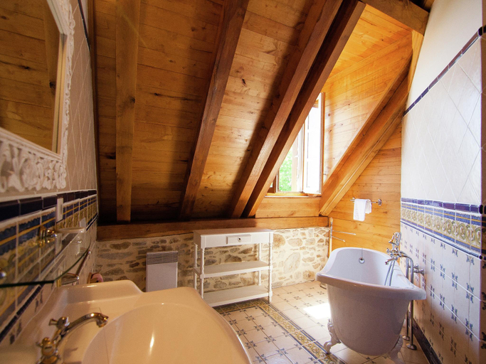 Bathroom 3, Elegant Villa in Saint-Médard, Dordogne