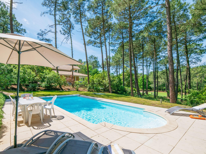Swimming pool 5, 10-Guest Eden Parc Golf Villa with pool, Gironde