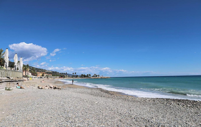 Room 5, Beachfront Apartment in Menton, Alpes-Maritimes