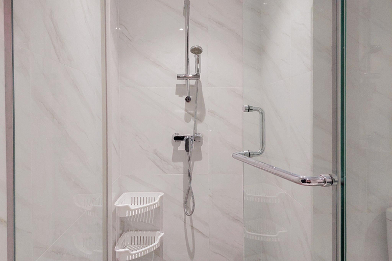 Bathroom 4, Cozy And Spacious 1Br Apartment At Branz Bsd, South Tangerang