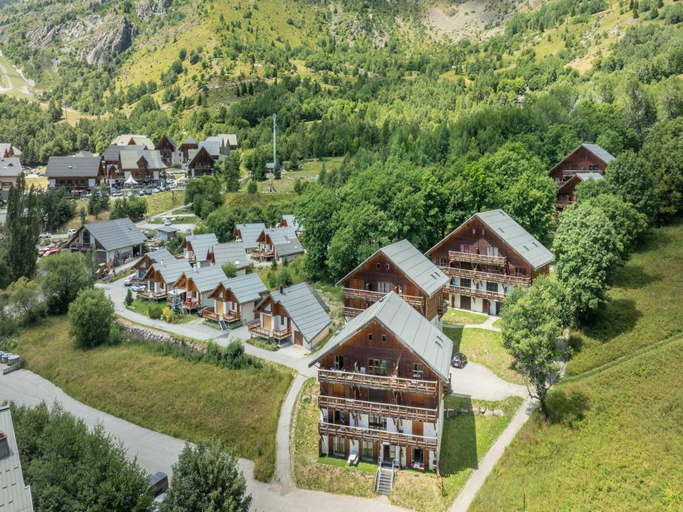 Surrounding environment 5, Mountain Apartment in Saint-Sorlin, Savoie