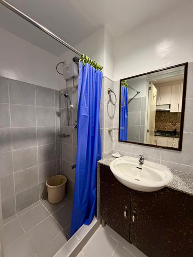 Bathroom 4, Epic Escapes-Staycation near Mall Of Asia, Pasay City