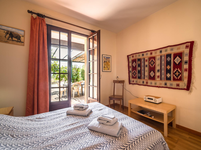 Bedroom 4, Villa in Beaufort with Pool & Views, Hérault