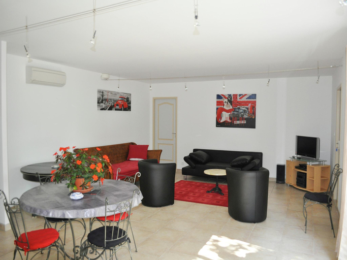 Interior view, Villa in Lédenon with Private Pool, Gard