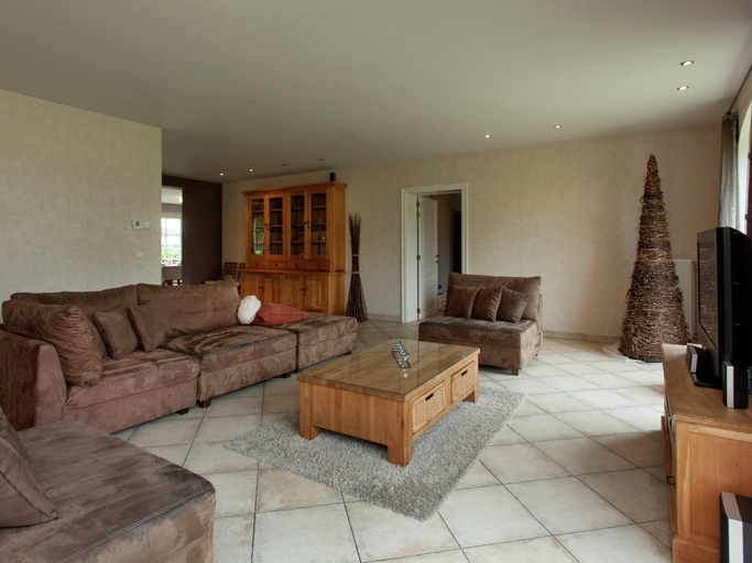 Others 5, Peer Villa with Garden, Limburg