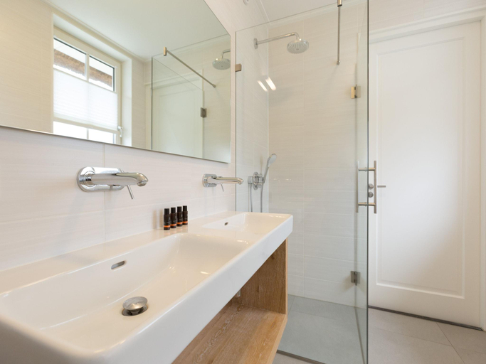 Bathroom 3, Villa in Friesland with Sauna and Whirlpool, Lemsterland