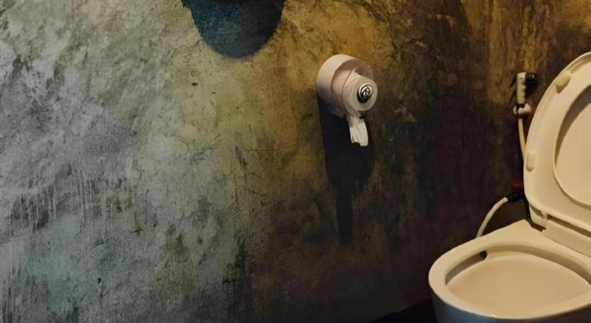 Bathroom, Chiang Dao Hut, Chiang Dao