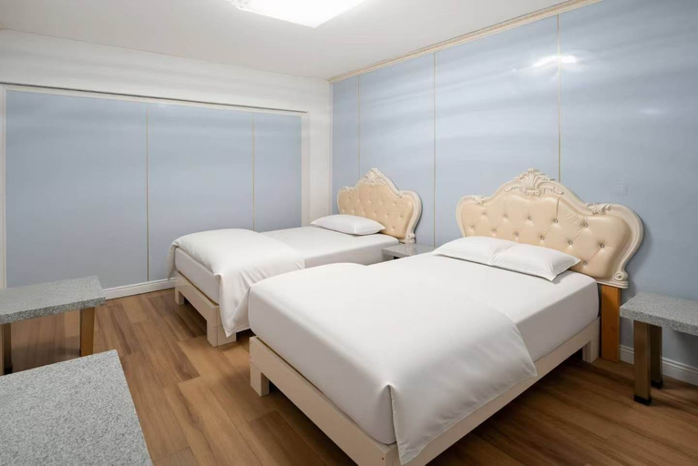 Room 2, air hotel aviacion, Valencia