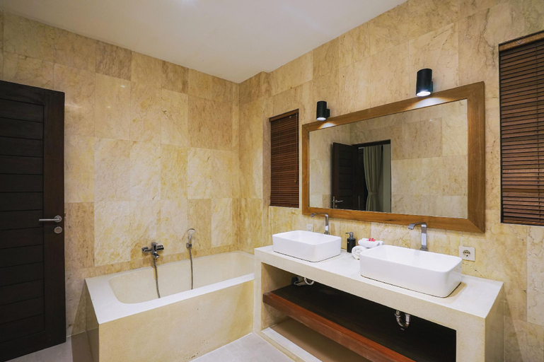 Bathroom 4, Frangipani Villa Jingga at Berawa, Badung